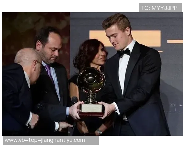 马兹拉维称德里赫特重拾金童奖状态让人倍感安心 马兹拉维称德里赫特重拾金童奖状态让人倍感安心